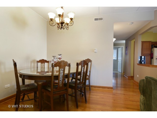 1675 Mill St #308, Des Plaines, IL 60016 photo 6