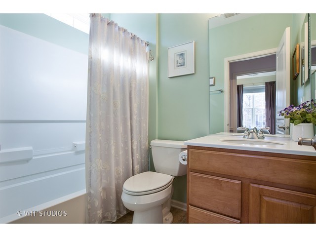 2490 Rolling Ridge Ln, Elgin, IL 60124 photo 11
