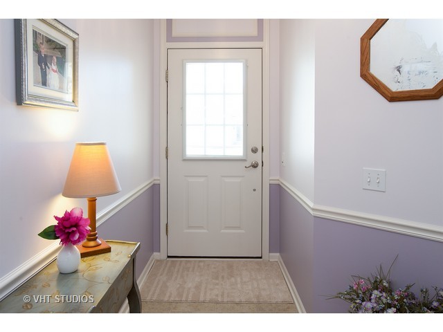 2490 Rolling Ridge Ln, Elgin, IL 60124 photo 2