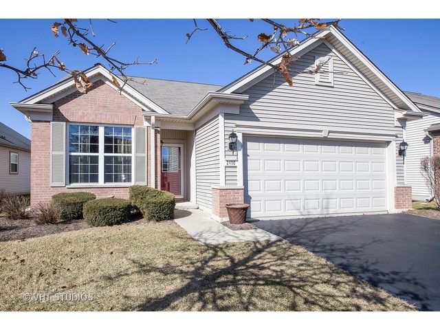2490 Rolling Ridge Ln, Elgin, IL 60124 photo 1
