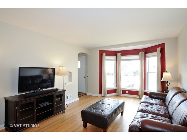 5463 N New England Ave, Chicago, IL 60656 photo 2