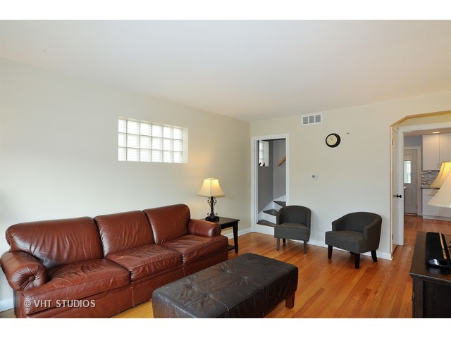 5463 N New England Ave, Chicago, IL 60656 photo 3