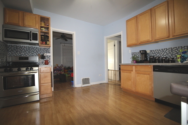 8032 White Ave, Lyons, IL 60534 photo 3