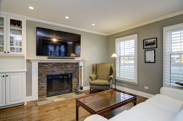 2054 Creekside Dr, Wheaton, IL 60189 photo 4