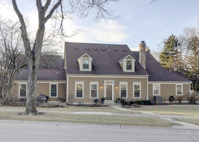 2054 Creekside Dr, Wheaton, IL 60189 photo 1