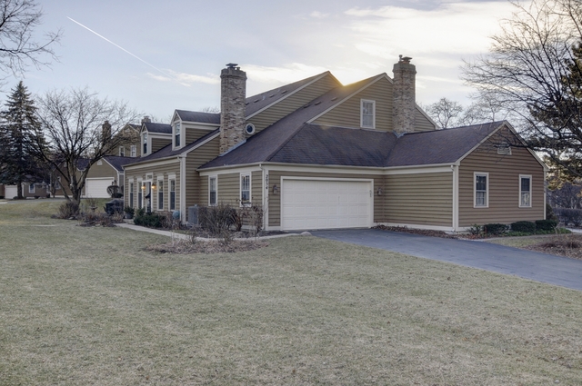 2054 Creekside Dr, Wheaton, IL 60189 photo 2