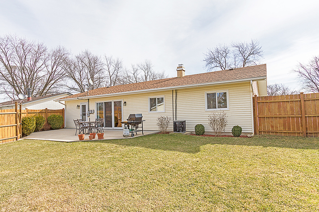 680 Lakeview Ln, Hoffman Estates, IL 60169 photo 17