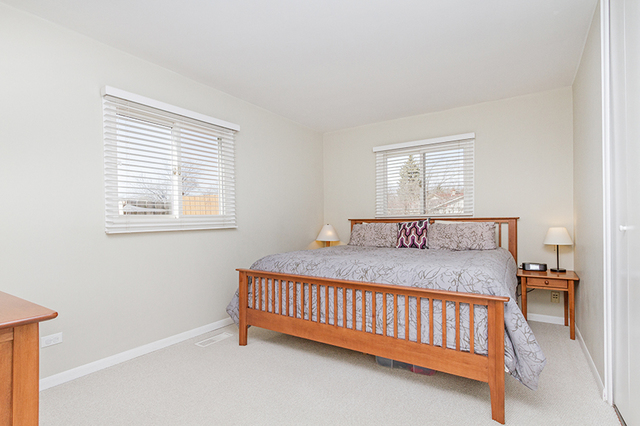 680 Lakeview Ln, Hoffman Estates, IL 60169 photo 9