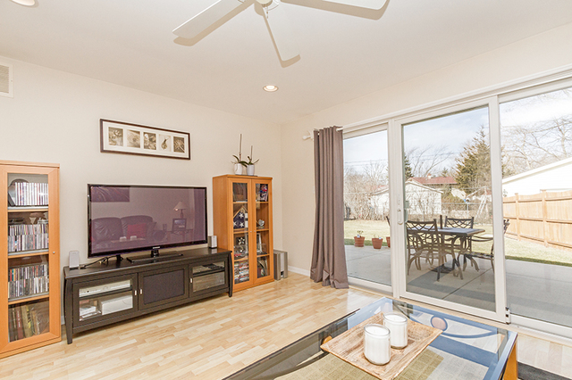 680 Lakeview Ln, Hoffman Estates, IL 60169 photo 4