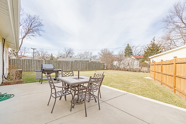 680 Lakeview Ln, Hoffman Estates, IL 60169 photo 19