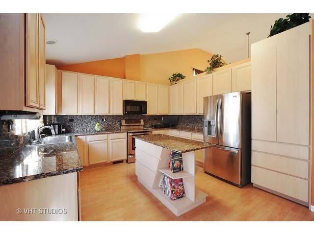 1940 Chamberry Ct, Wheeling, IL 60090 photo 4