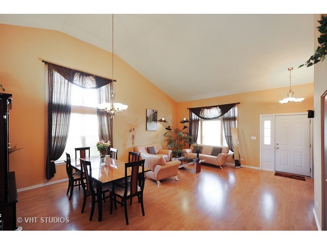 1940 Chamberry Ct, Wheeling, IL 60090 photo 3