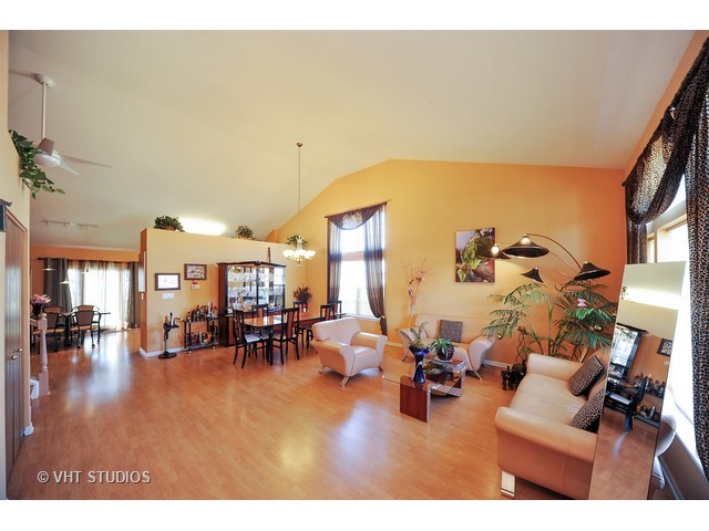 1940 Chamberry Ct, Wheeling, IL 60090 photo 2