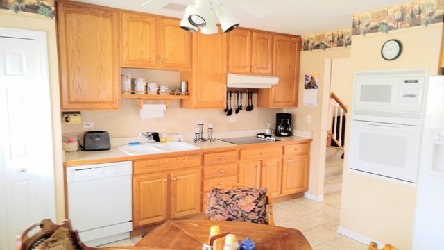 1136 Marshall Dr, Des Plaines, IL 60016 photo 4