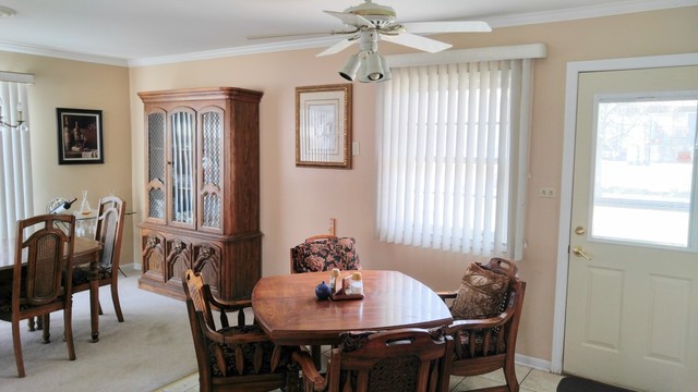 1136 Marshall Dr, Des Plaines, IL 60016 photo 3
