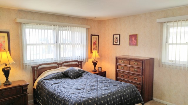 1136 Marshall Dr, Des Plaines, IL 60016 photo 10