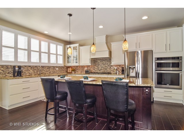 386 E Harrison Ct, Elmhurst, IL 60126 photo 3