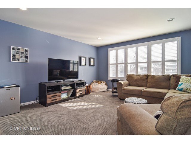 386 E Harrison Ct, Elmhurst, IL 60126 photo 15