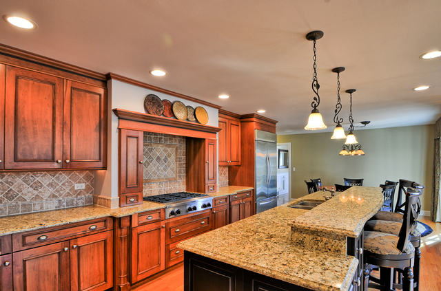 99 E Thompson Dr, Wheaton, IL 60189 photo 2