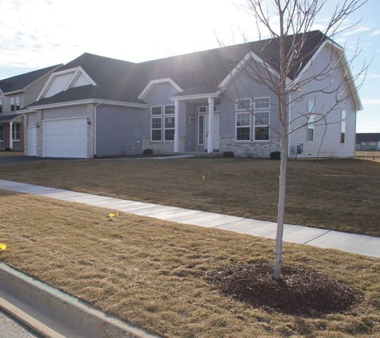 1925 Constitution St, Sycamore, IL 60178 photo 2