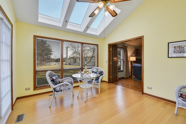 2301 Mohawk Ln, Glenview, IL 60026 photo 3