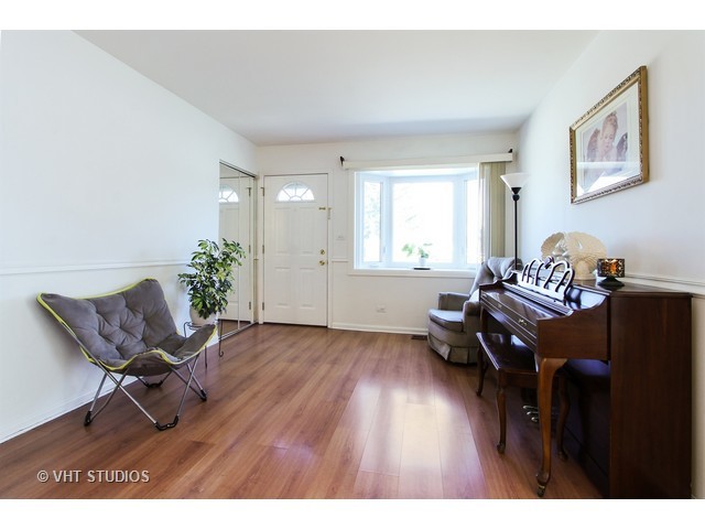 70 Payson St, Hoffman Estates, IL 60169 photo 2