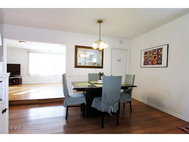 70 Payson St, Hoffman Estates, IL 60169 photo 3