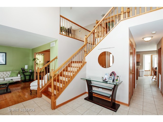 2006 Crosswind Dr, Plainfield, IL 60586 photo 2