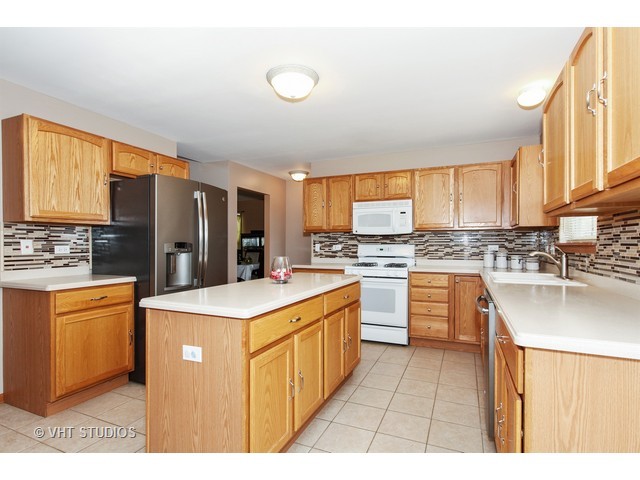 2006 Crosswind Dr, Plainfield, IL 60586 photo 3