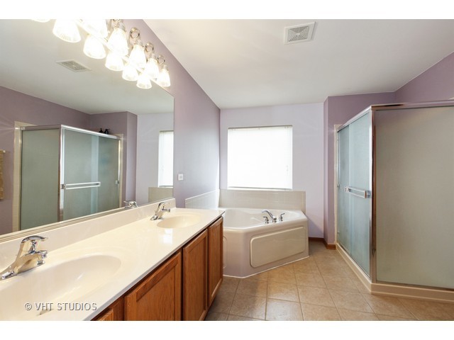 2006 Crosswind Dr, Plainfield, IL 60586 photo 8