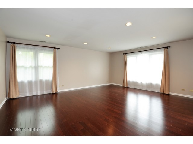 534 Dundee Rd, Glencoe, IL 60022 photo 13