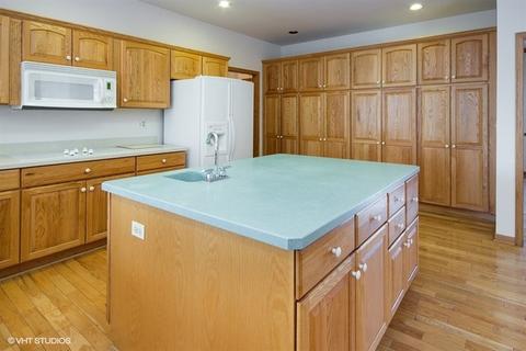 562 W Walker Rd, Plainfield, IL 60586 photo 3