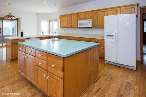 562 W Walker Rd, Plainfield, IL 60586 photo 4