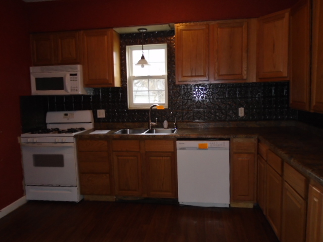 803 E 2nd St, Belvidere, IL 61008 photo 9