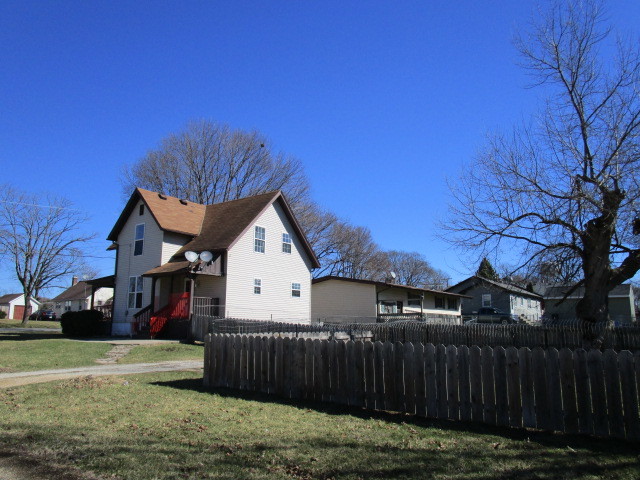 803 E 2nd St, Belvidere, IL 61008 photo 3