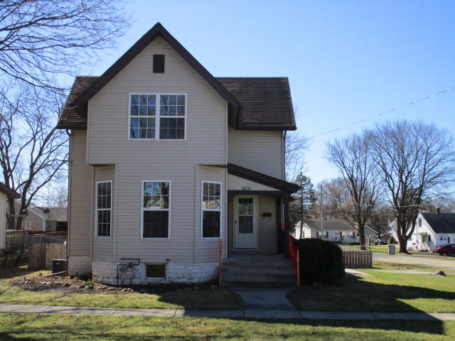 803 E 2nd St, Belvidere, IL 61008 photo 1