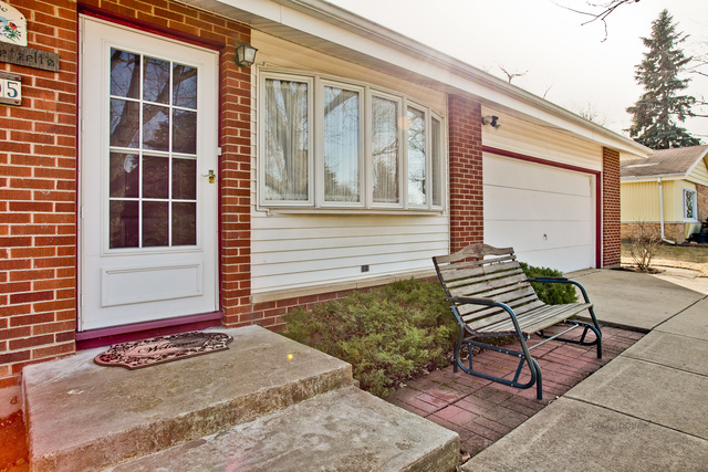 205 Princeton St, Hoffman Estates, IL 60169 photo 2