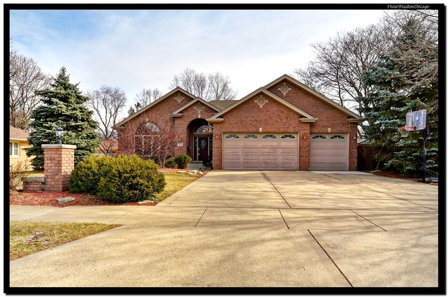 213 S Rush St, Roselle, IL 60172 photo 1