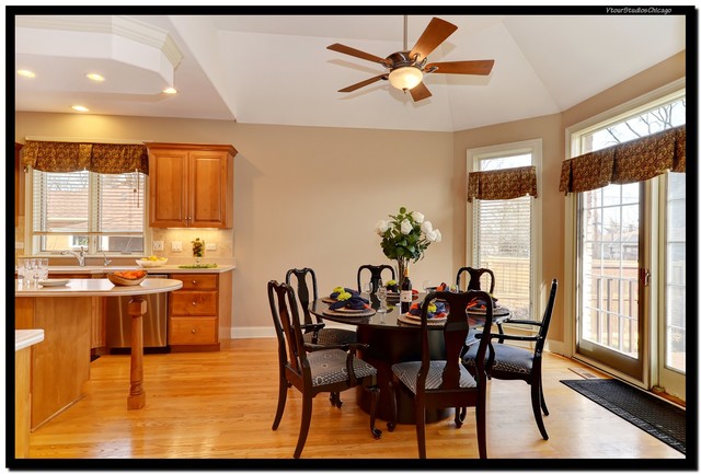213 S Rush St, Roselle, IL 60172 photo 9