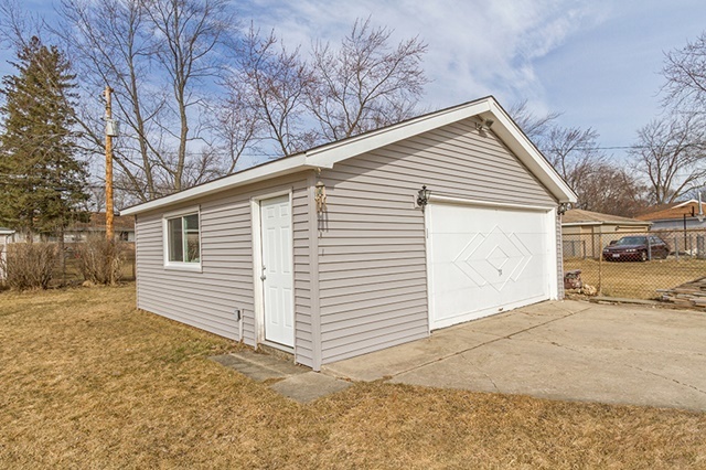 210 Illinois Blvd, Hoffman Estates, IL 60169 photo 18