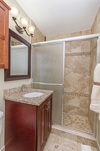 210 Illinois Blvd, Hoffman Estates, IL 60169 photo 12
