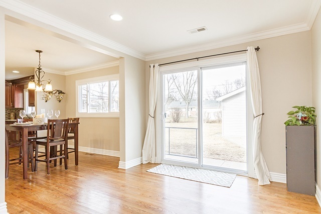 210 Illinois Blvd, Hoffman Estates, IL 60169 photo 10