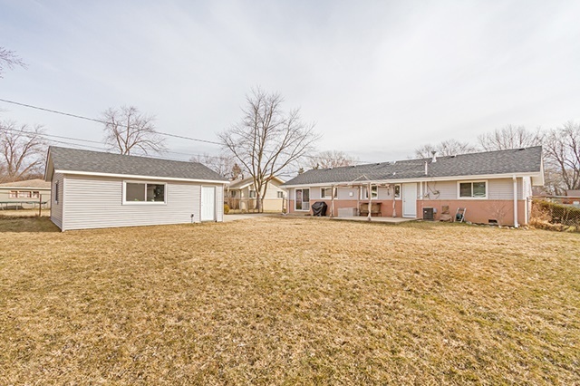 210 Illinois Blvd, Hoffman Estates, IL 60169 photo 17
