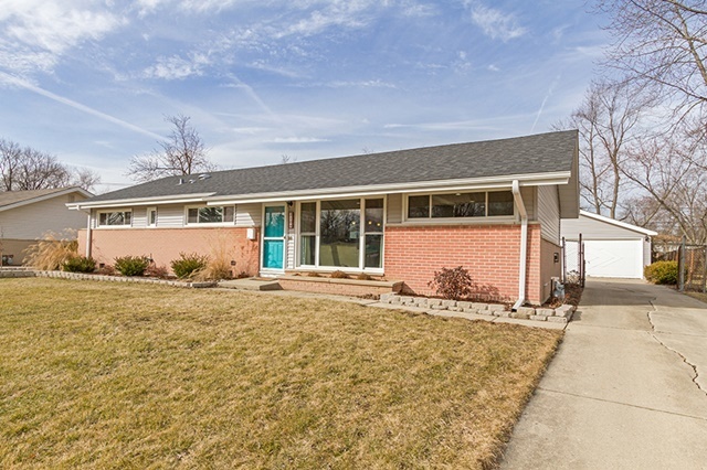 210 Illinois Blvd, Hoffman Estates, IL 60169 photo 1
