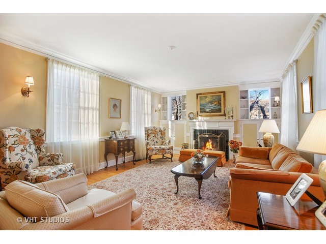 371 Ardmore Rd, Des Plaines, IL 60016 photo 4