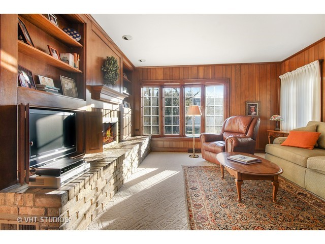 371 Ardmore Rd, Des Plaines, IL 60016 photo 8