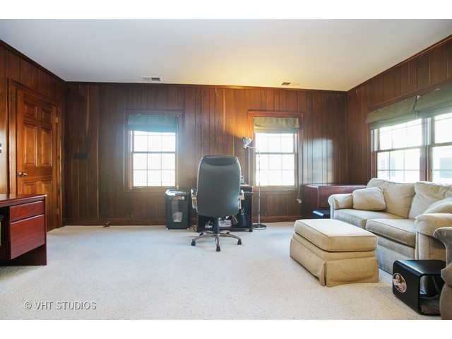 371 Ardmore Rd, Des Plaines, IL 60016 photo 9