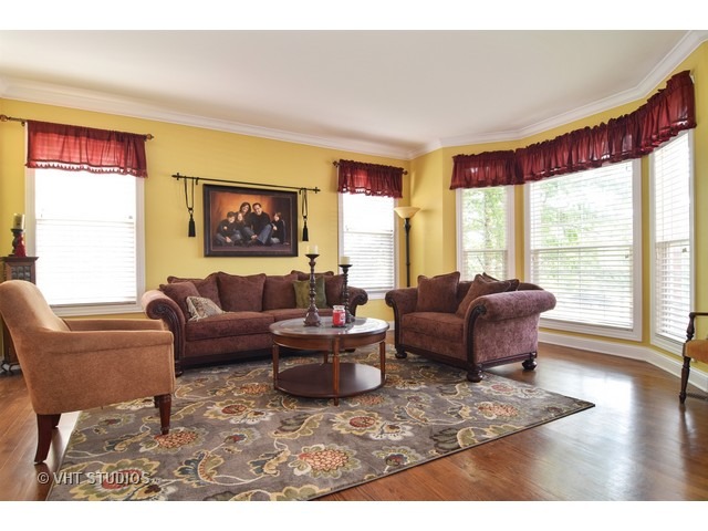 978 Reading St, Bartlett, IL 60103 photo 2
