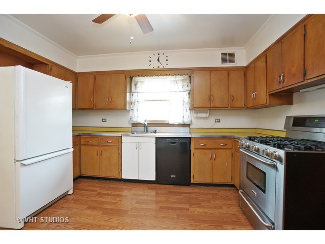 107 E Morrison Ave, Mount Prospect, IL 60056 photo 4