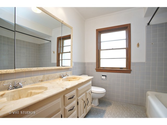 107 E Morrison Ave, Mount Prospect, IL 60056 photo 10